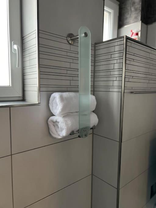 Gesamte Wohnung Mit Parkplatz Halstenbek Esterno foto